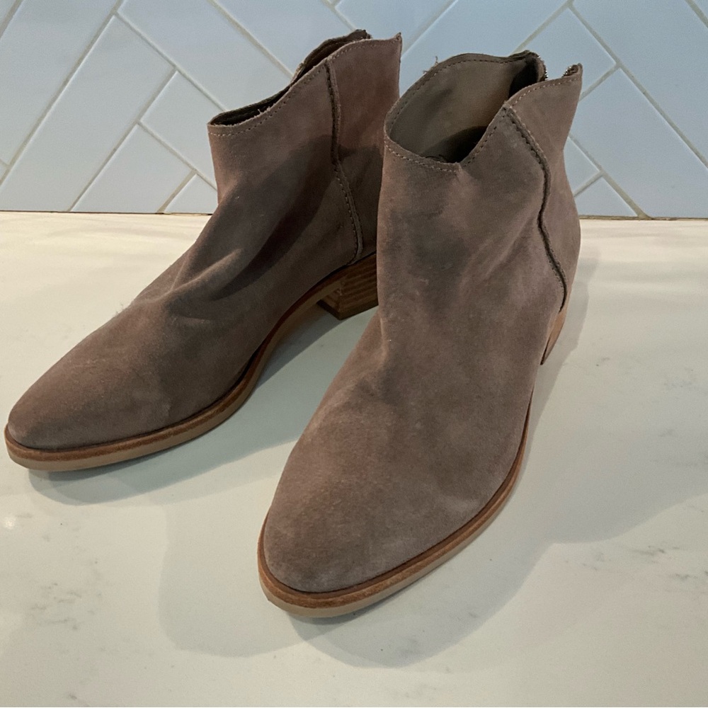 Dolce Vita Tucker Taupe Suede Ankle Boots Size 9